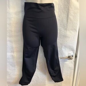 Athleta black compression crop legging with outer leg vent panels Sz-S  U8
